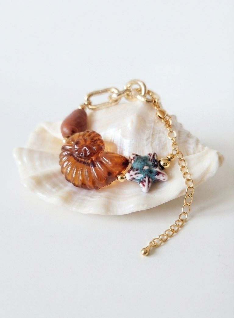 Pulsera “Amber Star” con Concha Acrílica y Estrella de Mar Cerámica - Imagen 2