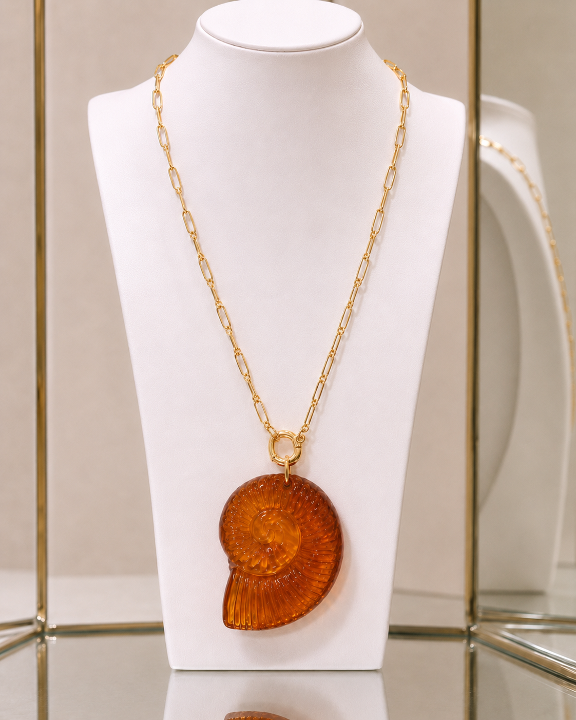Collar “Amber Shell Long” con Caracola Translúcida - Imagen 2