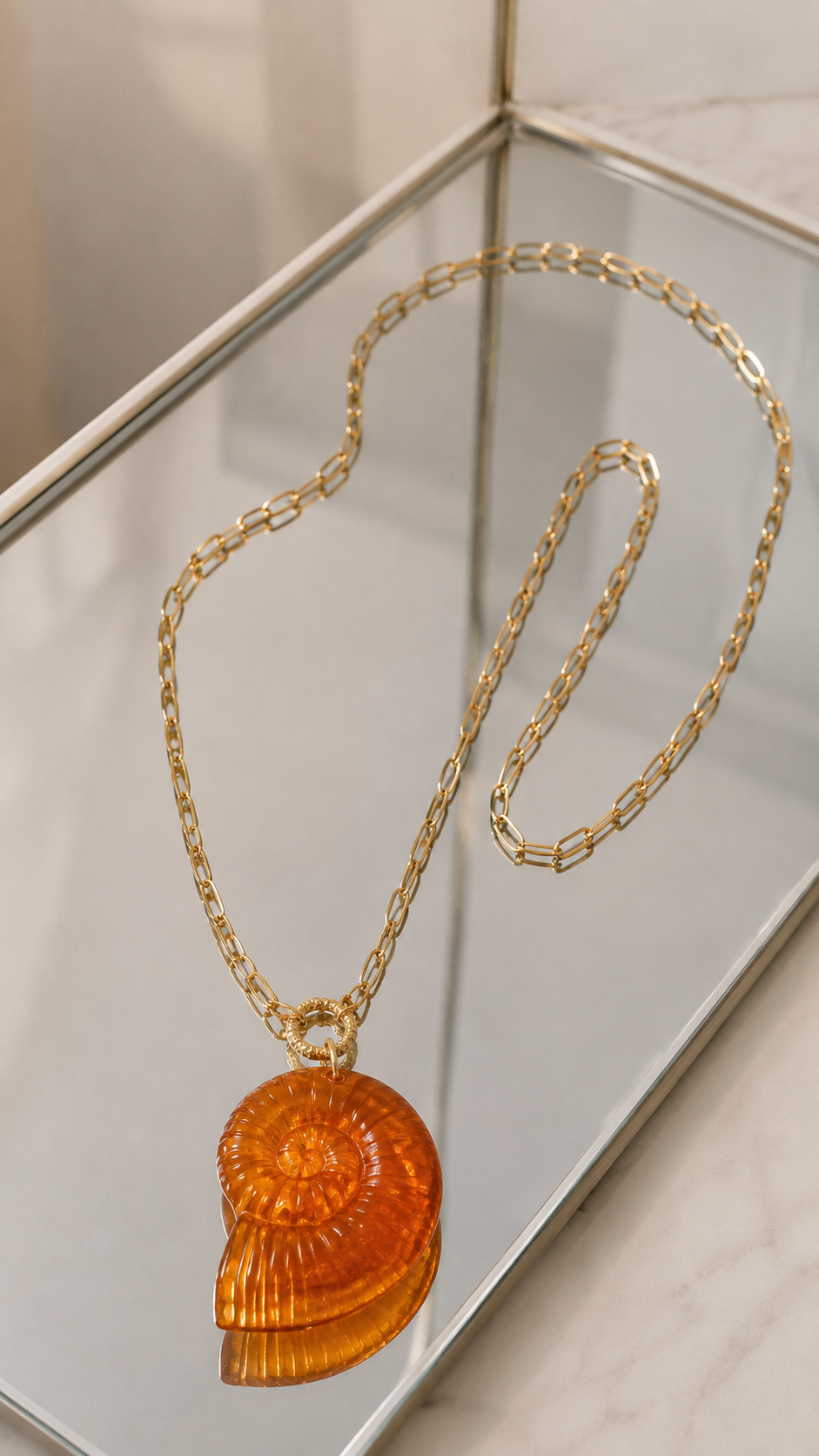 Collar “Amber Shell Long” con Caracola Translúcida - Imagen 3